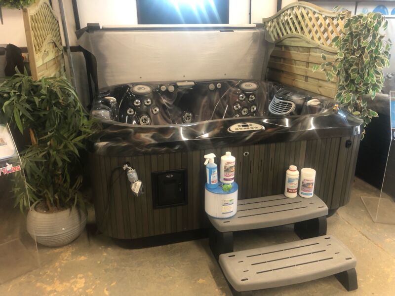 Jacuzzi J335 2017Hot Tub