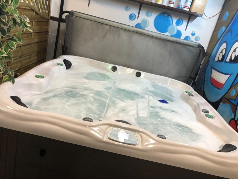 Evolution 7 Hot TubHot Tub