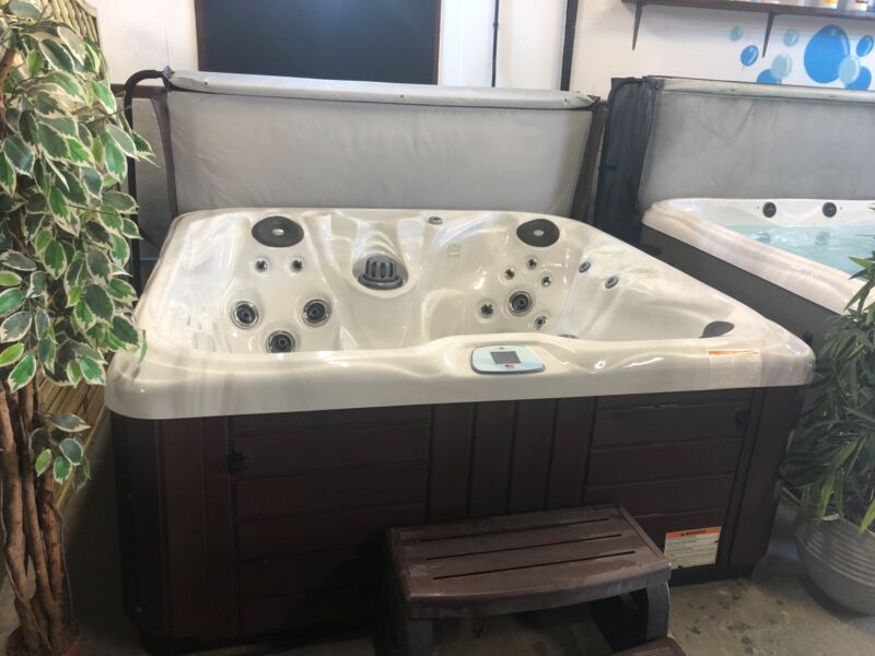 Evolution 6 Hot TubHot Tub