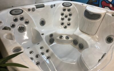 Jacuzzi J335