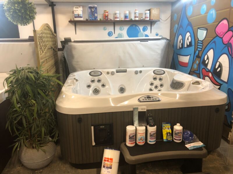 Jacuzzi J335Hot Tub