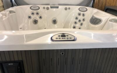 Jacuzzi J335 2017