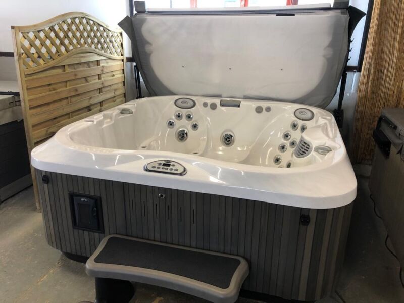 Jacuzzi J335 2017Hot Tub