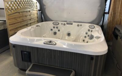 Jacuzzi J335 2017