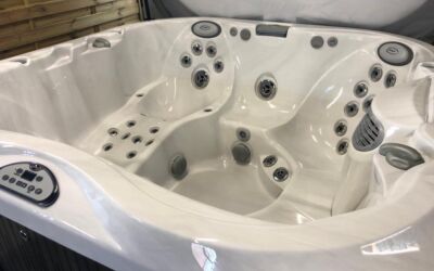 Jacuzzi J335 2017