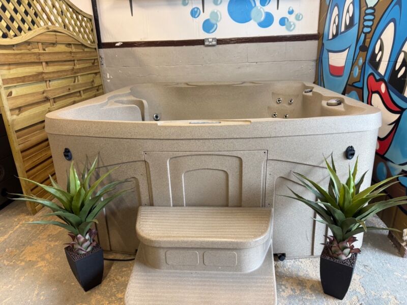 Freeflow 13 Amp Hot tubHot Tub