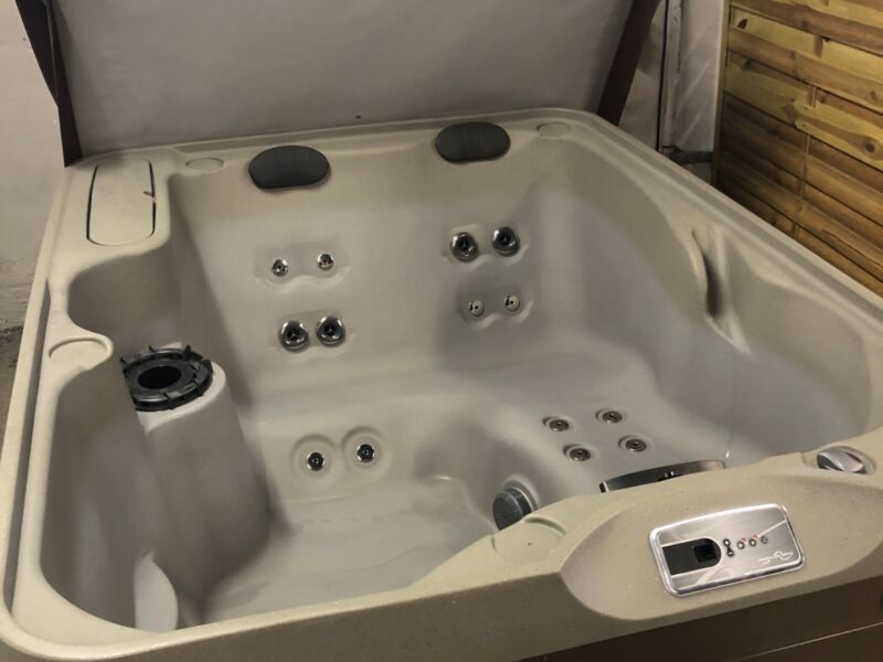 Freeflow azure 4-person Hot TubHot Tub