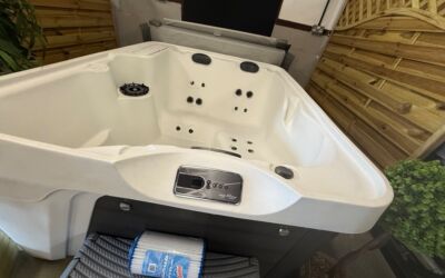 Freeflow azure 4-person Hot Tub