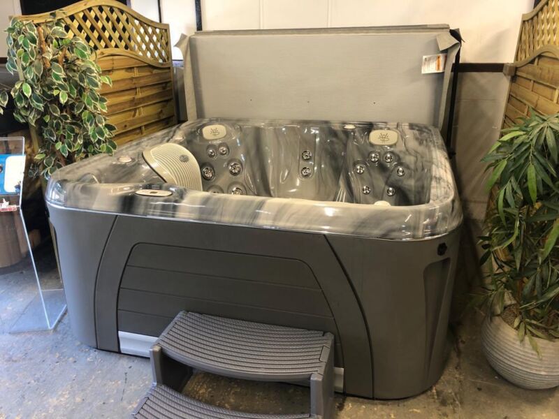 Hydropool Serenity 4500Hot Tub