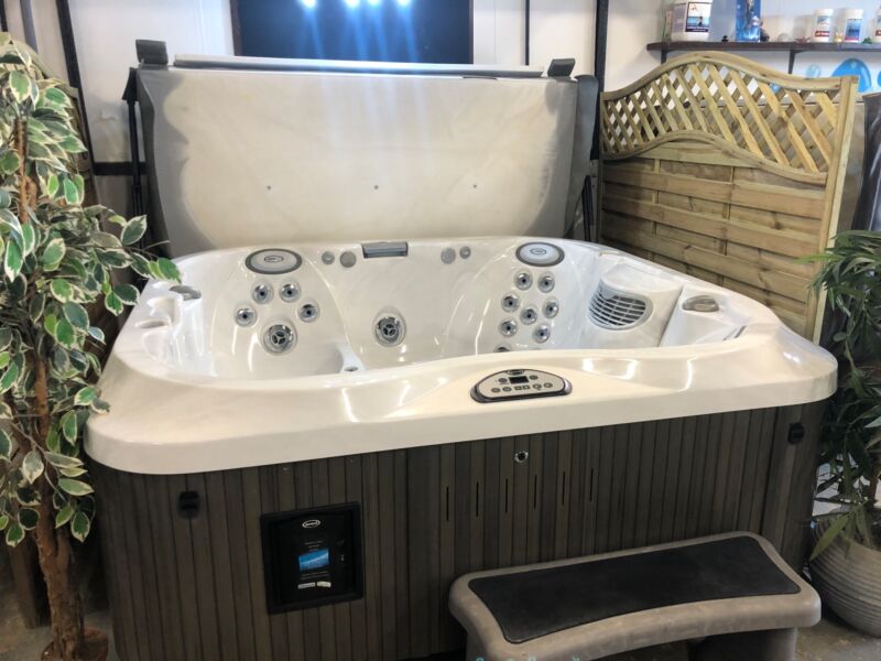 Jacuzzi J335 2016Hot Tub