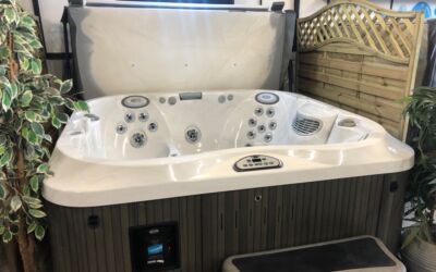 Jacuzzi J335 2016