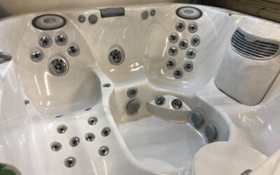 Jacuzzi J335 2016