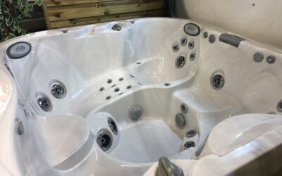 Jacuzzi J335 2016