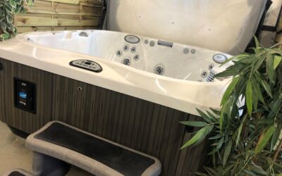 Jacuzzi J335 2016