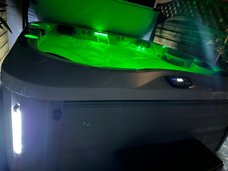 Jacuzzi J335 (New Model 2021)Hot Tub