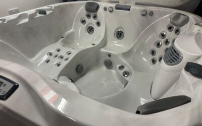 Jacuzzi J335 (New Model)