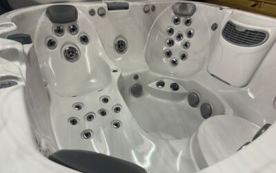 Jacuzzi J335 (New Model)