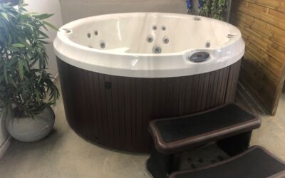 Jacuzzi J210