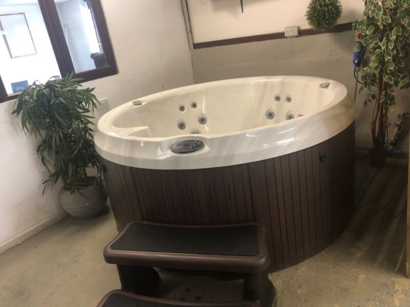 Jacuzzi J210Hot Tub