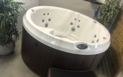 Jacuzzi J210